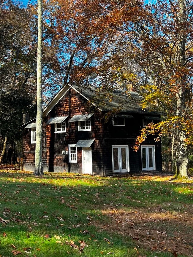 property at 121 Hilltop Cir