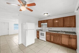 4790 Gulfstream Rd in Lake Worth Beach, FL - Building Photo - Building Photo