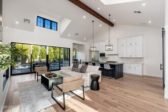 4017 N 49th Pl in Phoenix, AZ - Foto de edificio - Building Photo