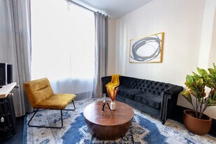 112 E 10th St in New York, NY - Building Photo
