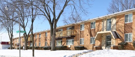 WestPark Apartments in Milwaukee, WI - Foto de edificio - Building Photo