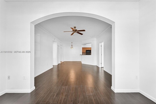 2101 Myrtlewood Cir E