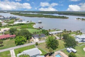 203 Parkwood Ln in Edgewater, FL - Building Photo - Building Photo