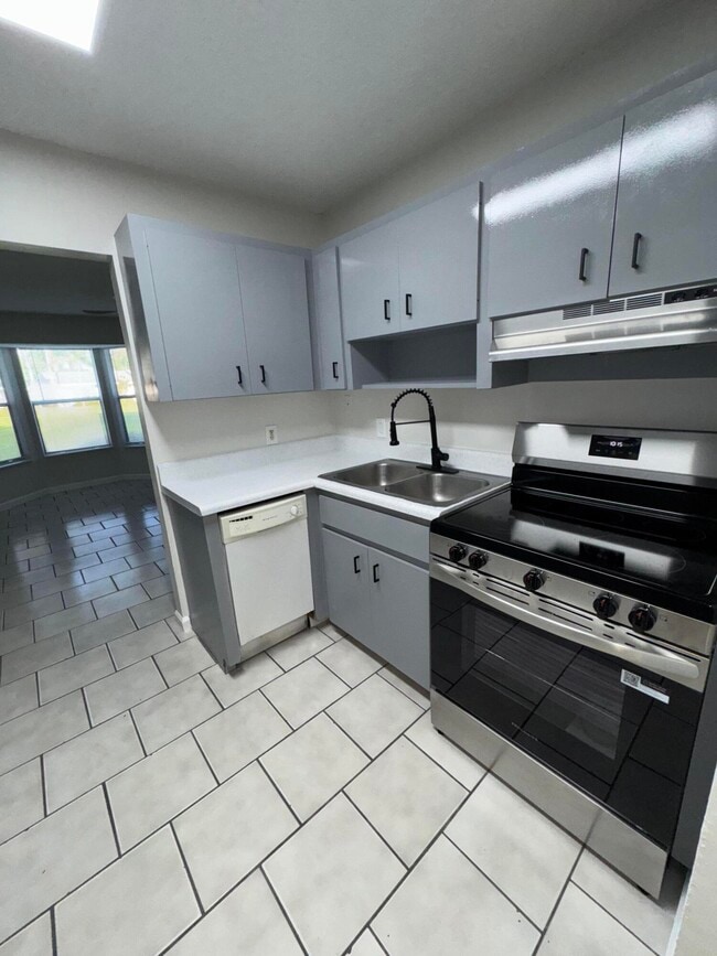 4110 Maine St in Lake Worth Beach, FL - Foto de edificio - Building Photo