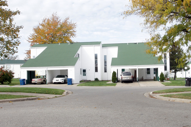 Meadowlanes Townhomes in Holland, MI - Foto de edificio - Building Photo