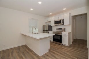 7 Woody Creek Dr in Conroe, TX - Building Photo