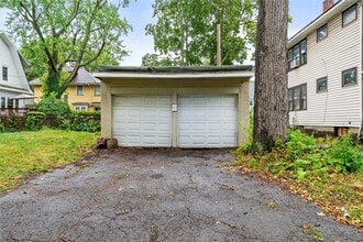 19 Genesee Park Blvd in Rochester, NY - Building Photo - Building Photo