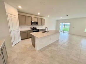 9510 Summer Cay Cir in Thonotosassa, FL - Building Photo - Building Photo