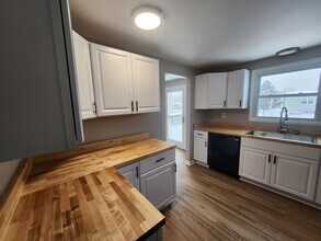 8439 Lace Bark Ln in Liverpool, NY - Building Photo - Building Photo