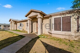 8321 W Edwards St in Peoria, AZ - Foto de edificio - Building Photo