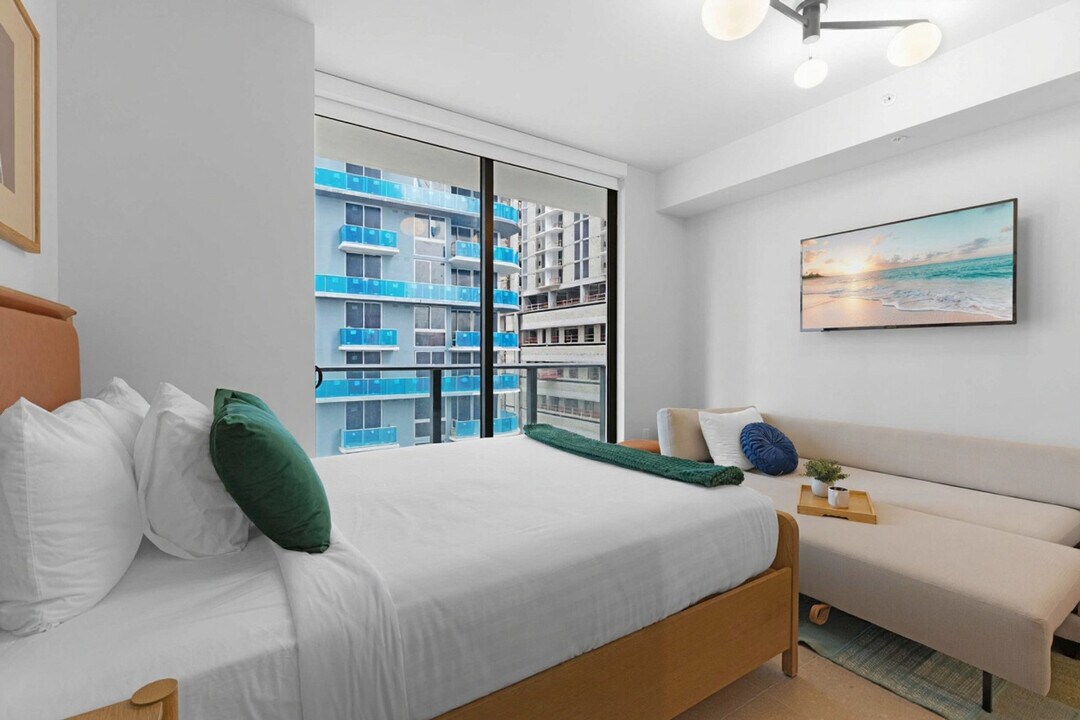 11 NE 6th St, Unit SI ID1404243P in Miami, FL - Building Photo