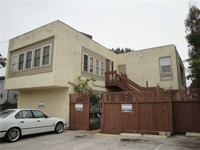 5029 W Point Loma Blvd in San Diego, CA - Foto de edificio - Building Photo