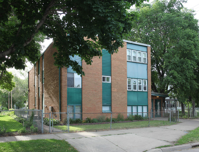 2301 Minnehaha Ave