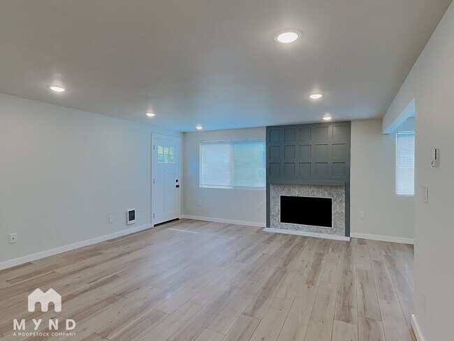 4729 Delridge Way SW in Seattle, WA - Foto de edificio - Building Photo