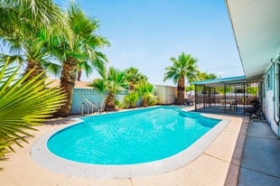 1313 Hillside Pl in Las Vegas, NV - Building Photo