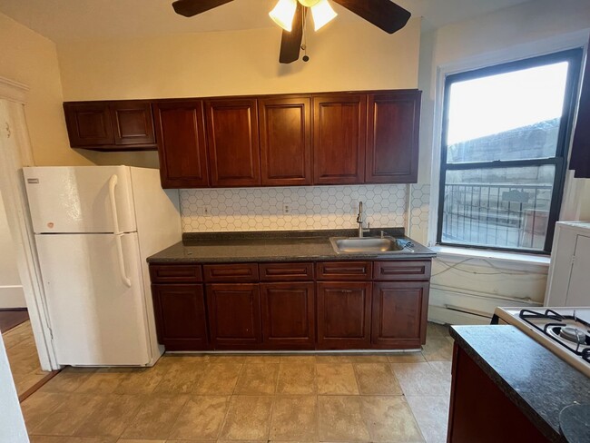 327 8th St in Union City, NJ - Building Photo - Building Photo