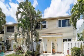 2661 NE 15th St in Pompano Beach, FL - Foto de edificio - Building Photo