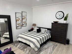 1023 N Gage Ave, Unit Casa Sebastian in Los Angeles, CA - Foto de edificio - Building Photo