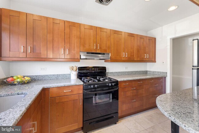 10631 Montrose Ave-Unit -M-204 in Bethesda, MD - Building Photo - Building Photo