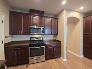918 Castellona Dr in Newman, CA - Building Photo - Building Photo