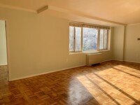 4000 Tunlaw Rd NW, Unit 312 in Washington, DC - Building Photo - Building Photo