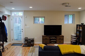 3547 10th St NW, Unit B in Washington, DC - Building Photo - Building Photo