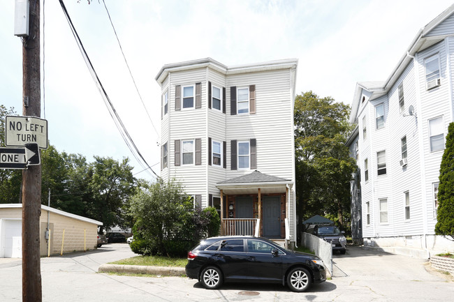 16 Bunker Ave in Brockton, MA - Foto de edificio - Building Photo