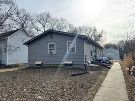 413 Moro St in Manhattan, KS - Building Photo