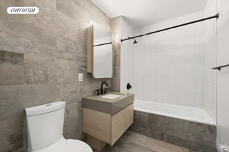 308 Eckford St in Brooklyn, NY - Building Photo - Building Photo