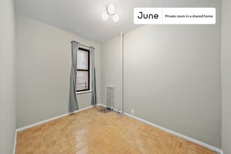 Private bedroom in 3 bed/1 bath Home in New York, NY - Building Photo - Building Photo