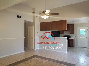 1310 Baylor Ave in San Marcos, TX - Building Photo - Building Photo