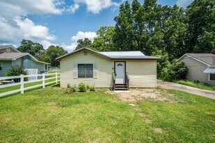 246 1st Ave NW in Graysville, AL - Building Photo