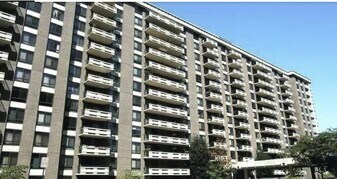1808 Old Meadow Rd, Unit 1005 in McLean, VA - Building Photo