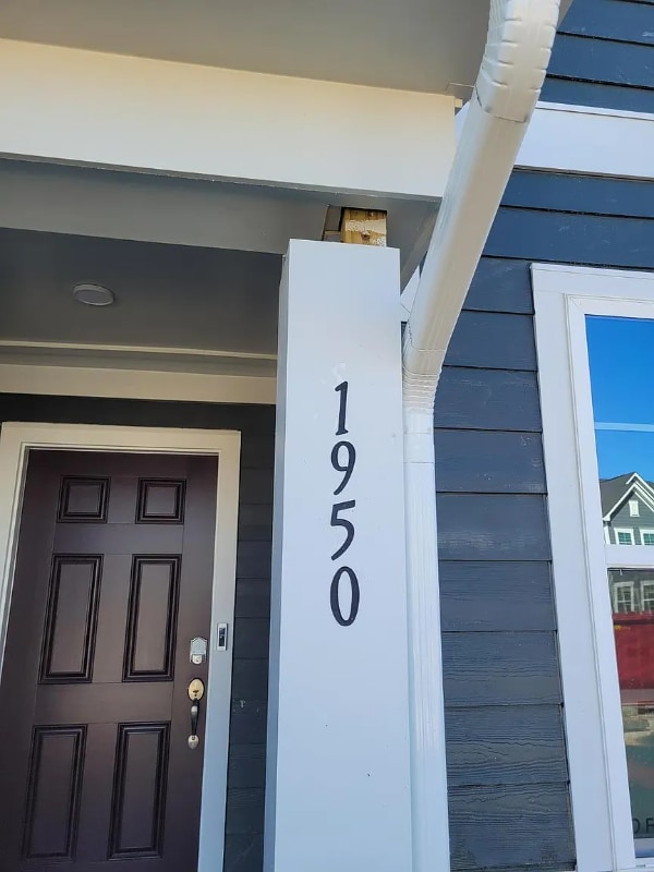 property at 1950 Rosedale Rdg Ave