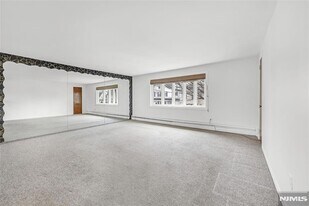 38 Washington Ave in Rutherford, NJ - Building Photo