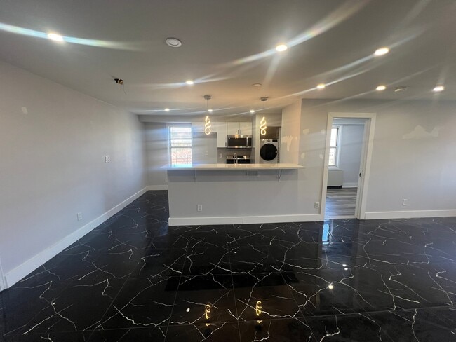 750 N Broad St in Elizabeth, NJ - Foto de edificio - Building Photo