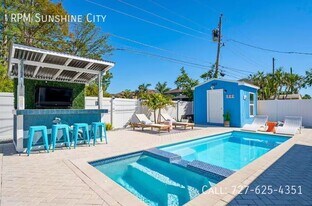 10907 57th Ave in Seminole, FL - Building Photo