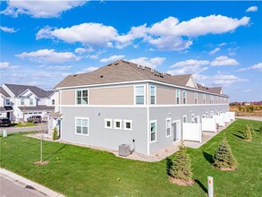 1920 Prospect Ln in Carver, MN - Building Photo - Building Photo