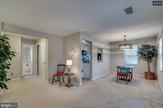1301 E Abingdon Dr, Unit 3 in Alexandria, VA - Building Photo - Building Photo