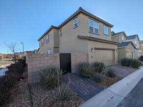 3518 Montepulciano Ln in Henderson, NV - Building Photo - Building Photo