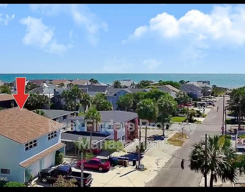 208 Hopkins St in Neptune Beach, FL - Building Photo