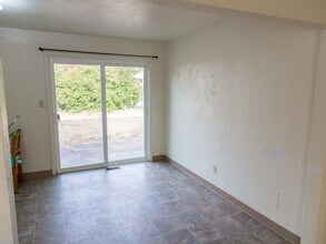 1930 NW Kings Blvd in Corvallis, OR - Building Photo - Building Photo