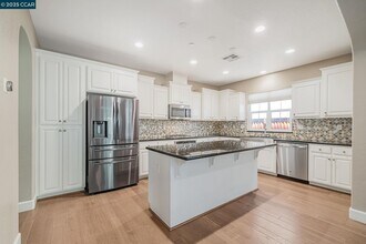 2063 Poinsettia St in San Ramon, CA - Building Photo - Building Photo
