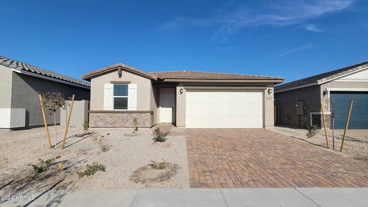 17560 W Washington St in Goodyear, AZ - Building Photo