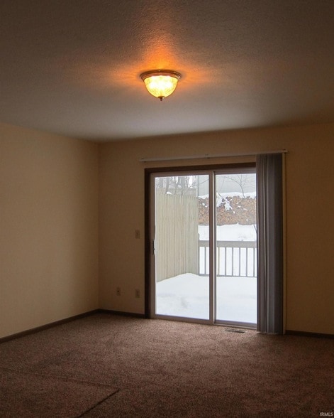 1040 Forest View Dr N in Ellettsville, IN - Foto de edificio