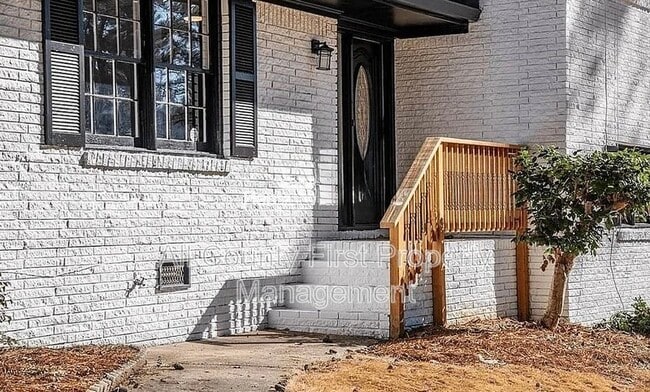 3377 Bobolink Cir SW in Atlanta, GA - Building Photo - Building Photo
