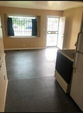 16494 E 8 Mile Rd in Detroit, MI - Building Photo - Building Photo