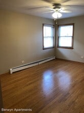 8614 W Berwyn Ave in Chicago, IL - Building Photo - Building Photo