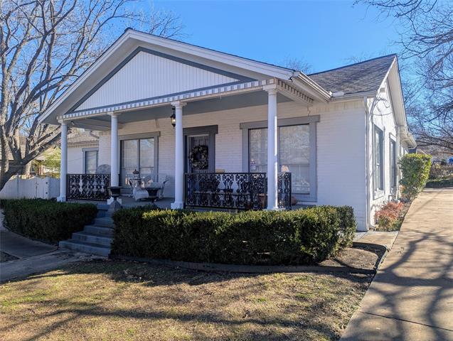 415 W Couts St in Weatherford, TX - Building Photo