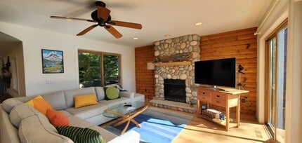 4390 Lakeview Trail in Traverse City, MI - Foto de edificio - Building Photo